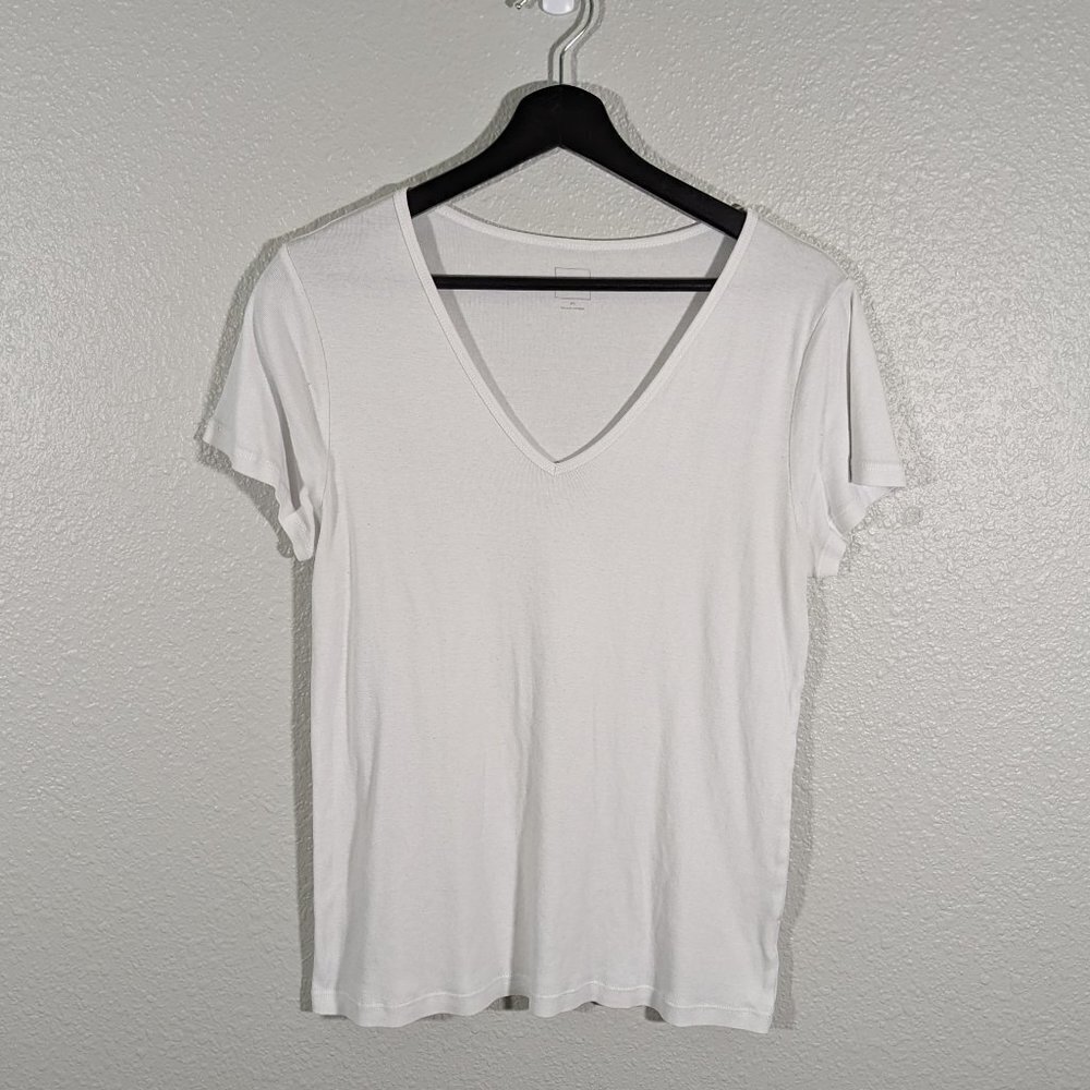 GAP Woman's XS Short Sleeve V-Neck T-Shirt